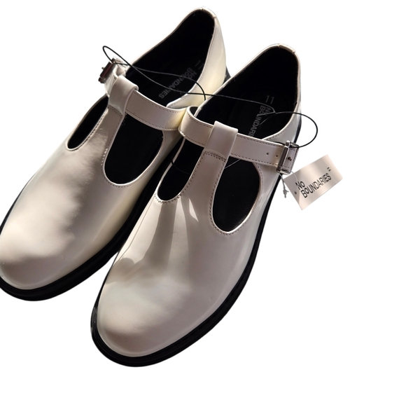 No Boundaries Women's White T-Strap Mary Janes - Picture 5 of 7